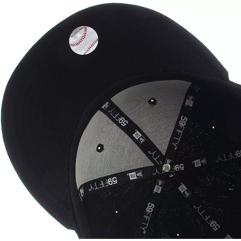 casquette-plate-noire-ajustee-59fifty-essential-boston-red-sox-mlb-new-era