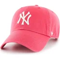gebogene-kaugummirosa-kappe-von-new-york-yankees-mlb-clean-up-von-47-brand