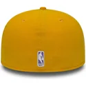 gelbe-enganliegende-59fifty-essential-flatcap-der-los-angeles-lakers-nba-von-new-era