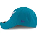 blaue-verstellbare-curved-cap-9forty-the-league-der-charlotte-hornets-nba-von-new-era