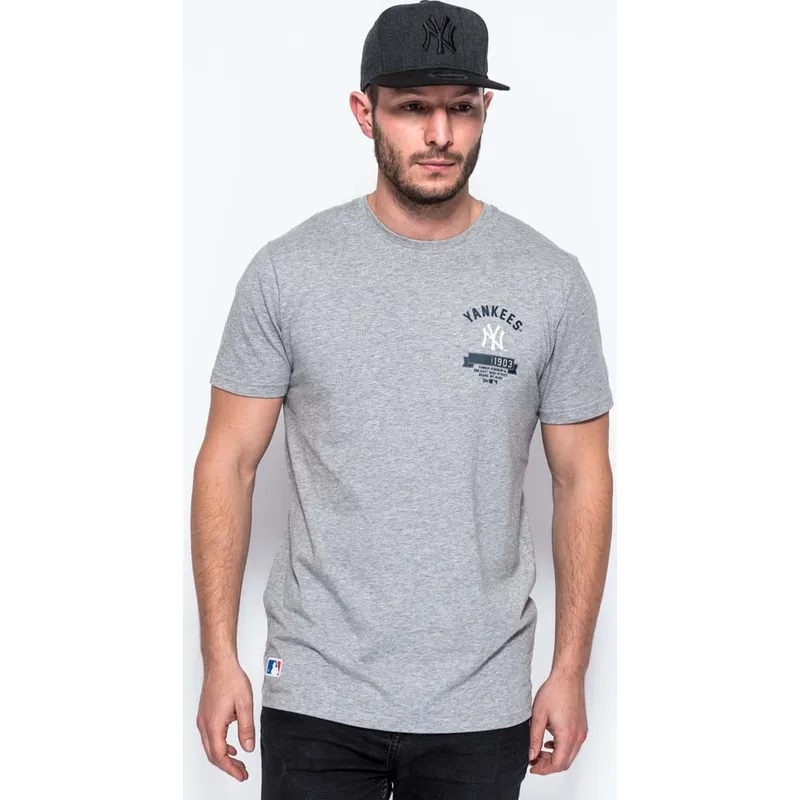 t-shirt-kurzarm-grau-badge-der-new-york-yankees-mlb-von-new-era