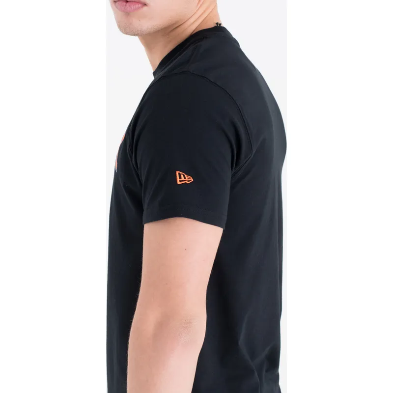 t-shirt-kurzarm-schwarz-der-new-york-knicks-nba-von-new-era