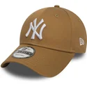 mutzen-gebogen-braun-verstellbares-band-claro-9forty-essential-der-new-york-yankees-mlb-von-new-era