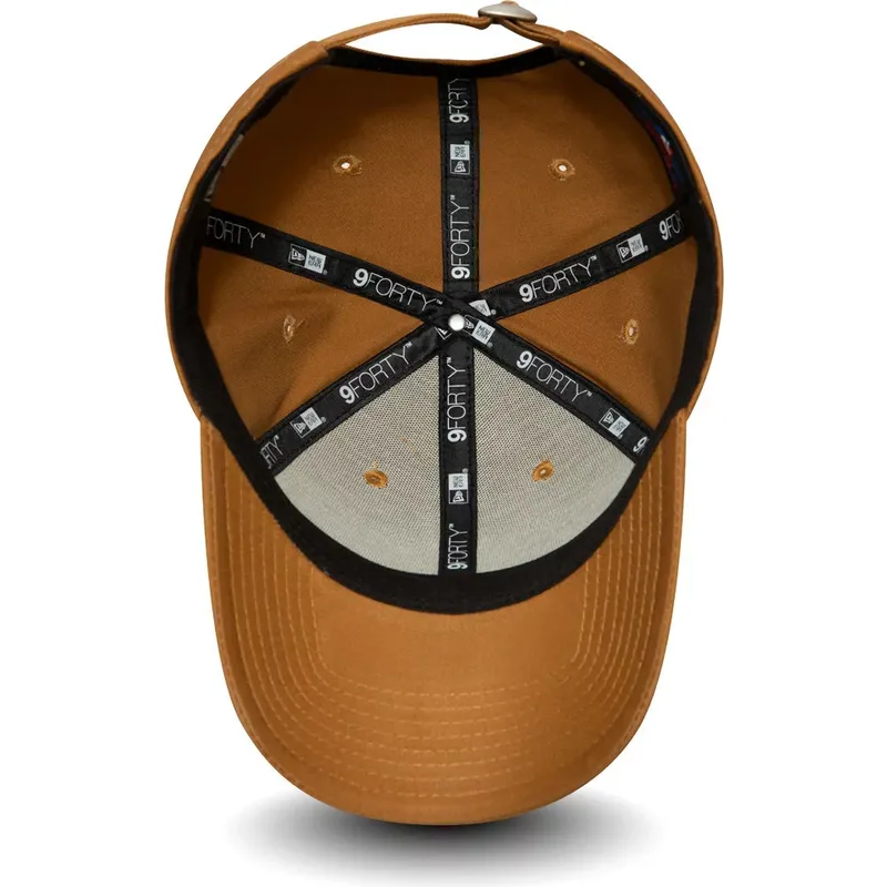 mutzen-gebogen-braun-verstellbares-band-trigo-9forty-league-essential-der-new-york-yankees-mlb-von-new-era