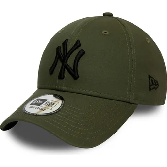 casquette-courbee-verte-ajustable-avec-logo-noir-9forty-league-essential-new-york-yankees-mlb-new-era