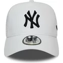 casquette-trucker-blanche-avec-logo-noir-essential-a-frame-new-york-yankees-mlb-new-era