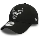 casquette-courbee-noire-ajustable-avec-logo-blanc-9forty-league-essential-chicago-bulls-nba-new-era