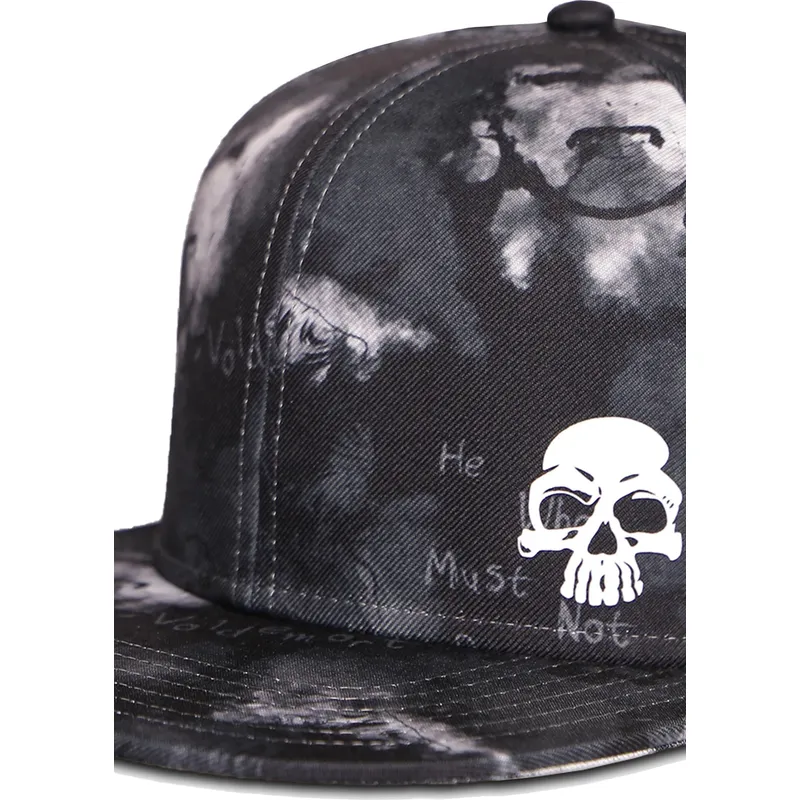 schwarze-flache-snapback-kappe-voldemort-all-over-printed-wizards-unite-harry-potter-von-difuzed schwarze-flache-snapback-kappe-voldemort-all-over-printed-wizards-unite-harry-potter-von-difuzed