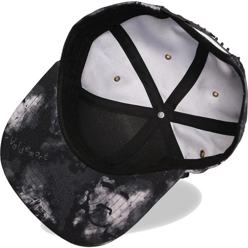 schwarze-flache-snapback-kappe-voldemort-all-over-printed-wizards-unite-harry-potter-von-difuzed schwarze-flache-snapback-kappe-voldemort-all-over-printed-wizards-unite-harry-potter-von-difuzed