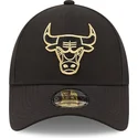 mutzen-gebogen-schwarz-snapback-9forty-black-and-gold-der-chicago-bulls-nba-von-new-era