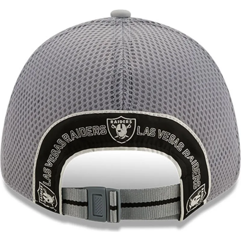 mutzen-gebogen-grau-verstellbares-band-9forty-team-arch-der-las-vegas-raiders-nfl-von-new-era