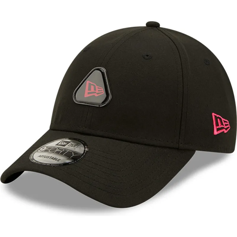 schwarze-verstellbare-curved-cap-9forty-tri-patch-von-new-era schwarze-verstellbare-curved-cap-9forty-tri-patch-von-new-era