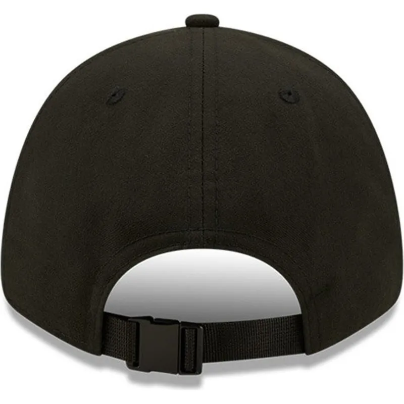 schwarze-verstellbare-curved-cap-9forty-tri-patch-von-new-era schwarze-verstellbare-curved-cap-9forty-tri-patch-von-new-era