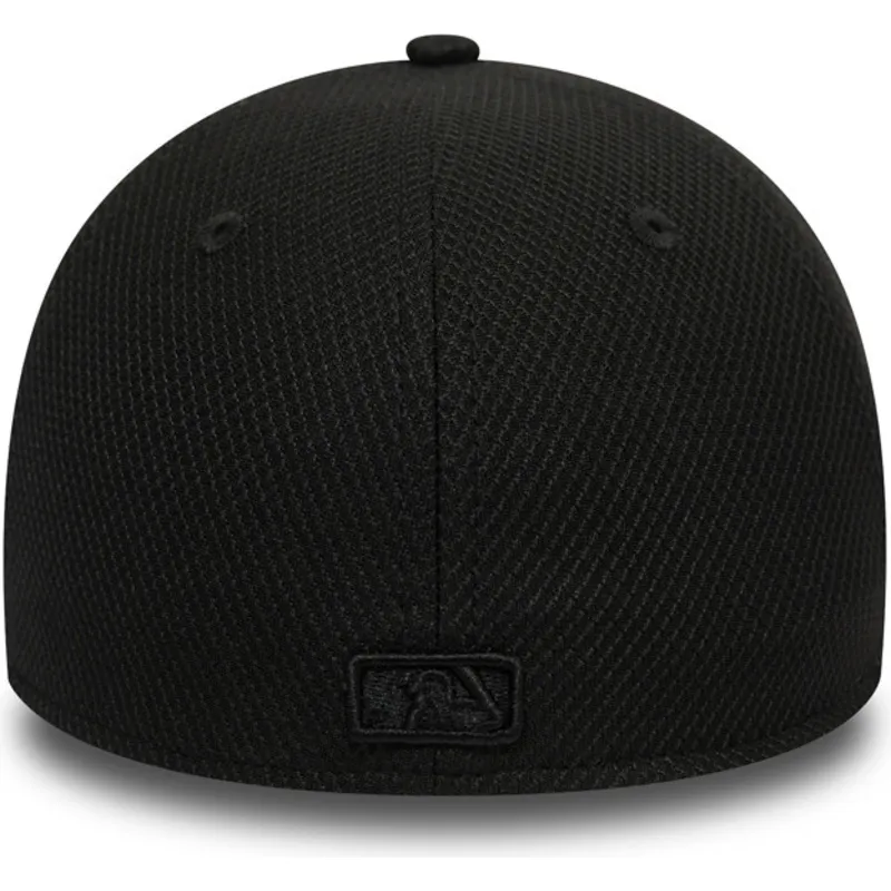 schwarze-gebogene-verstellbare-kappe-mit-schwarzem-logo-39thirty-diamond-era-von-new-york-yankees-mlb-von-new-era