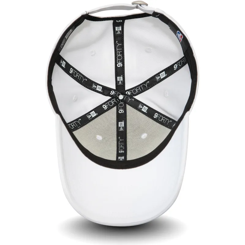 mutzen-gebogen-weiss-verstellbares-band-9forty-shadow-tech-der-boston-celtics-nba-von-new-era