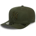 mutzen-gebogen-grun-snapback-9fifty-stretch-snap-league-essential-der-new-york-yankees-mlb-von-new-era