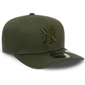 mutzen-gebogen-grun-snapback-9fifty-stretch-snap-league-essential-der-new-york-yankees-mlb-von-new-era