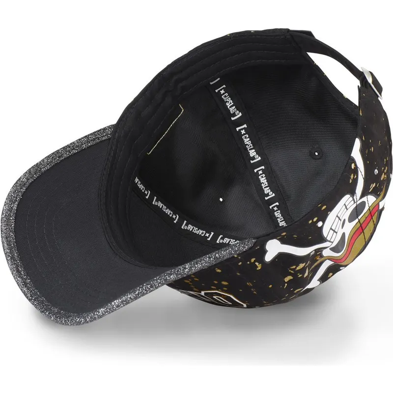 schwarze-verstellbare-curved-cap-tag-log2-one-piece-von-capslab
