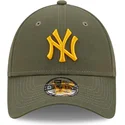 mutzen-gebogen-grun-verstellbares-band-9forty-league-essential-der-new-york-yankees-mlb-von-new-era