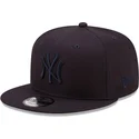 mutzen-flach-marineblau-snapback-9fifty-league-essential-der-new-york-yankees-mlb-von-new-era