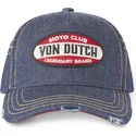 gebogene-jeans-blaue-kappe-moto-club-moto-von-von-dutch