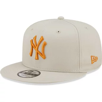 New Era Flat Brim Orange Logo 9FIFTY League Essential New York Yankees MLB Beige Snapback Cap
