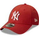 mutzen-gebogen-rot-verstellbares-band-9forty-league-essential-der-new-york-yankees-mlb-von-new-era