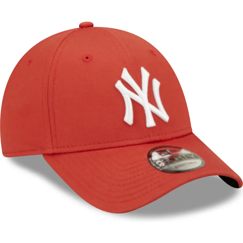 mutzen-gebogen-rot-verstellbares-band-9forty-league-essential-der-new-york-yankees-mlb-von-new-era