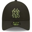 mutzen-gebogen-schwarz-snapback-9forty-neon-pack-repreve-der-new-york-yankees-mlb-von-new-era