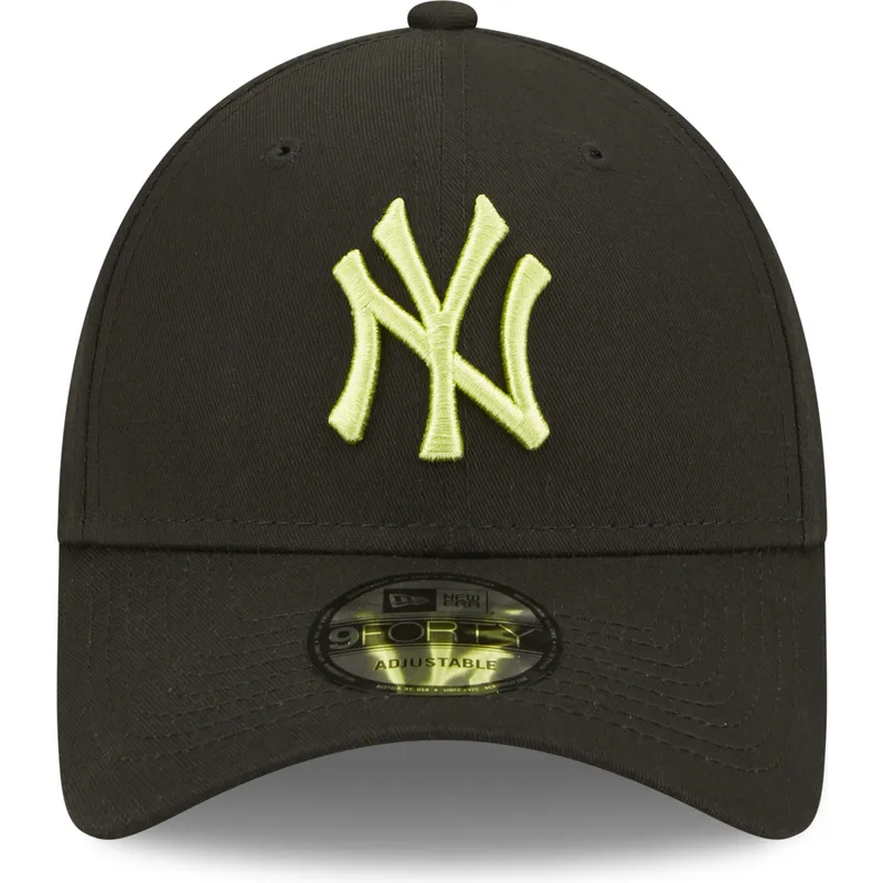 schwarze-verstellbare-curved-cap-mit-grunem-logo-9forty-league-essential-der-new-york-yankees-mlb-von-new-era schwarze-verstellbare-curved-cap-mit-grunem-logo-9forty-league-essential-der-new-york-yankees-mlb-von-new-era