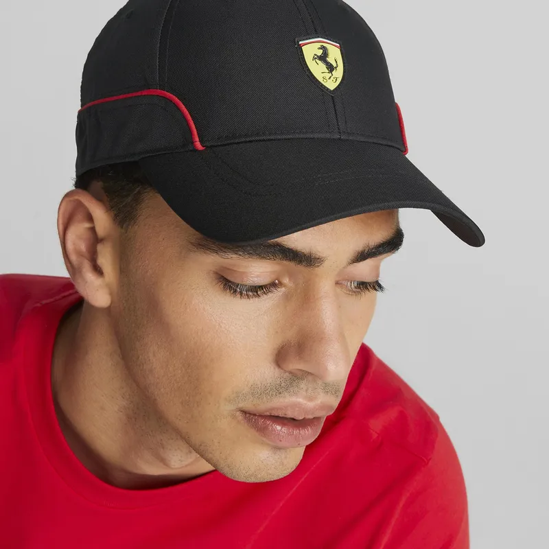 mutzen-gebogen-schwarz-verstellbares-band-sptwr-race-b-der-ferrari-formula-1-von-puma