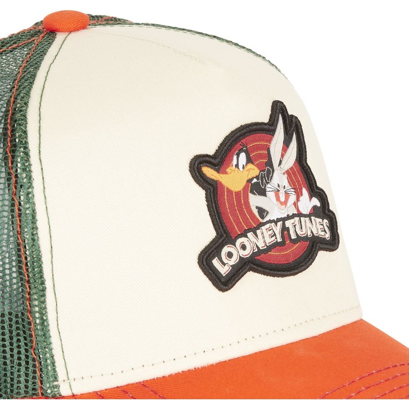 capslab-bugs-bunny-and-daffy-duck-lo2-looney-tunes-beige-green-and-orange-trucker-hat