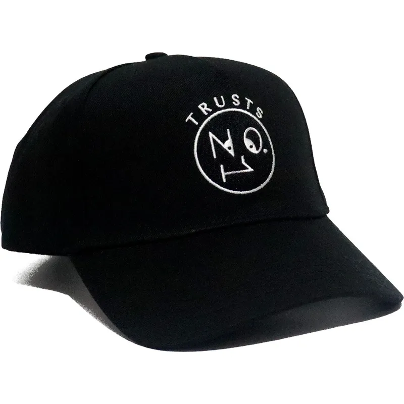 schwarze-verstellbare-curved-cap-trusts-no1-black-white-logo-von-the-no1-face