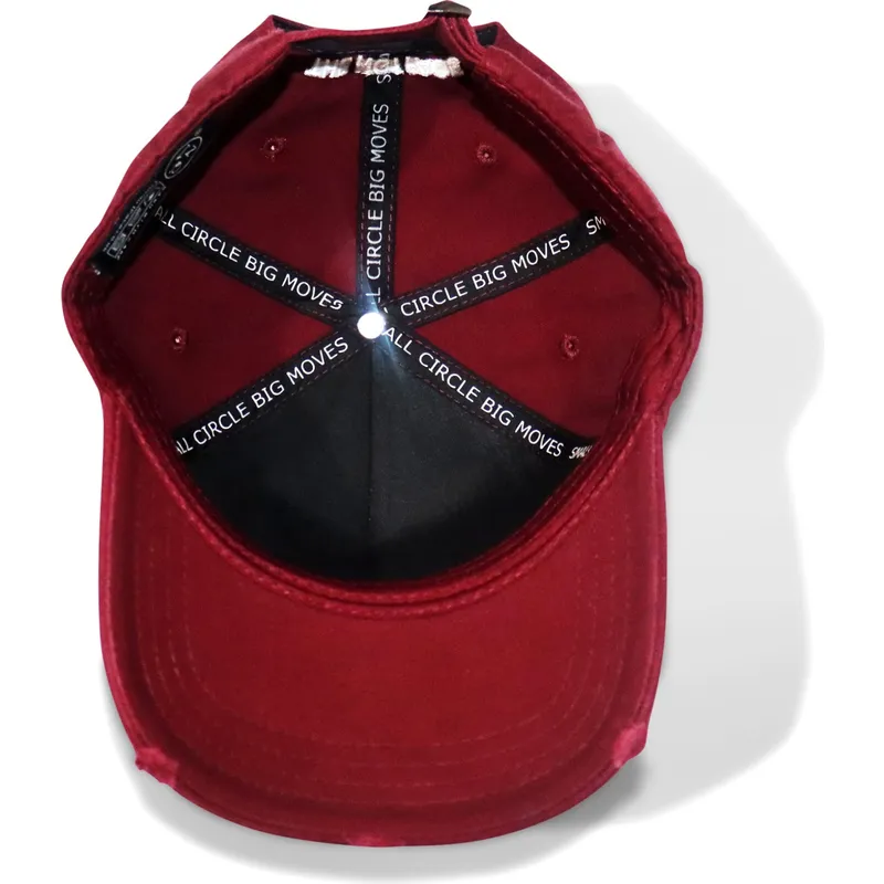 gebogene-verstellbare-weinrote-kappe-trusts-no1-distressed-black-white-logo-von-the-no1-face