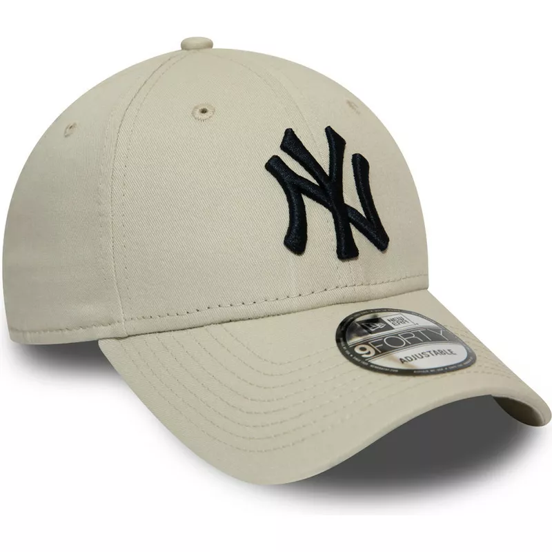 casquette-courbee-beige-ajustable-avec-logo-noir-9forty-league-essential-new-york-yankees-mlb-new-era