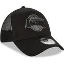schwarze-trucker-kappe-mit-schwarzem-logo-9forty-a-frame-tonal-der-los-angeles-lakers-nba-von-new-era