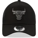 schwarze-trucker-kappe-mit-schwarzem-logo-9forty-a-frame-tonal-von-chicago-bulls-nba-von-new-era