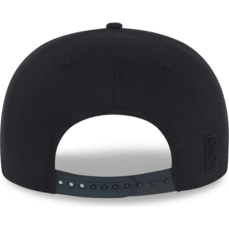 schwarze-flache-snapback-kappe-mit-schwarzem-logo-9fifty-der-los-angeles-lakers-nba-von-new-era schwarze-flache-snapback-kappe-mit-schwarzem-logo-9fifty-der-los-angeles-lakers-nba-von-new-era