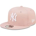 mutzen-flach-rosa-snapback-9fifty-league-essential-der-new-york-yankees-mlb-von-new-era