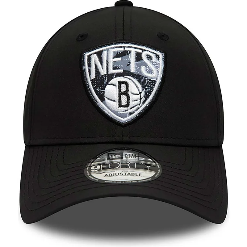mutzen-gebogen-schwarz-verstellbares-band-9forty-print-infill-der-brooklyn-nets-nba-von-new-era