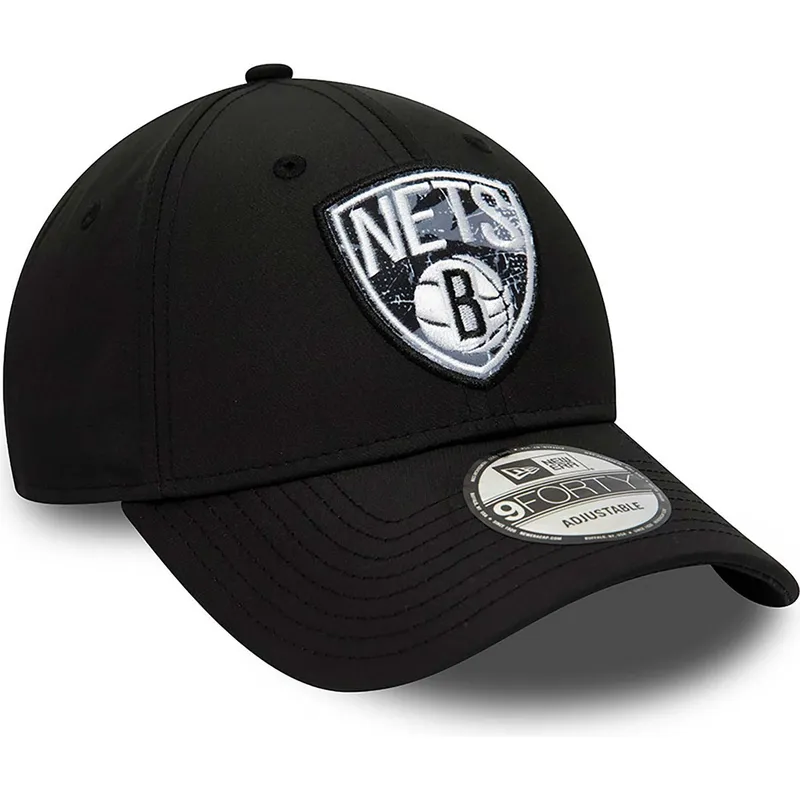mutzen-gebogen-schwarz-verstellbares-band-9forty-print-infill-der-brooklyn-nets-nba-von-new-era