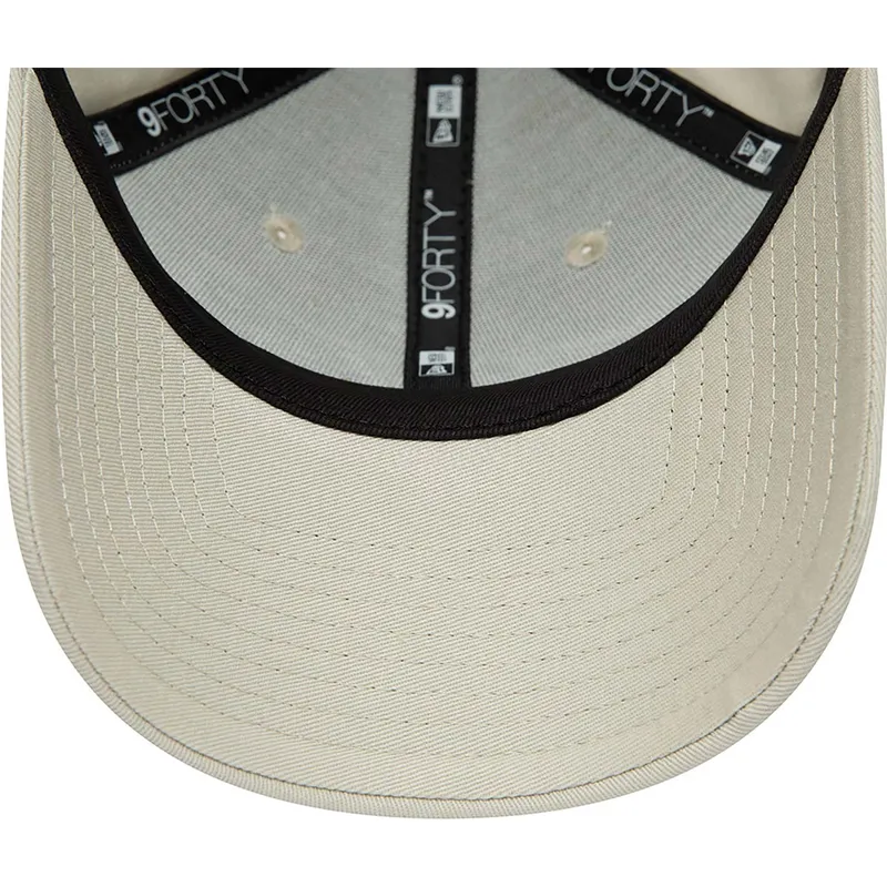 mutzen-gebogen-beige-verstellbares-band-valentino-rossi-vr46-9forty-essential-der-valentino-rossi-vr46-motogp-von-new-era mutzen-gebogen-beige-verstellbares-band-valentino-rossi-vr46-9forty-essential-der-valentino-rossi-vr46-motogp-von-new-era