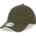 mutzen-gebogen-grun-snapback-9forty-league-essential-der-new-york-yankees-mlb-von-new-era