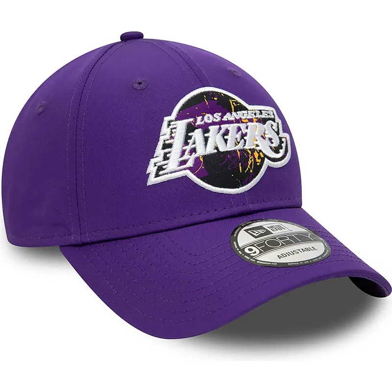 mutzen-gebogen-violett-verstellbares-band-9forty-print-infill-der-los-angeles-lakers-nba-von-new-era
