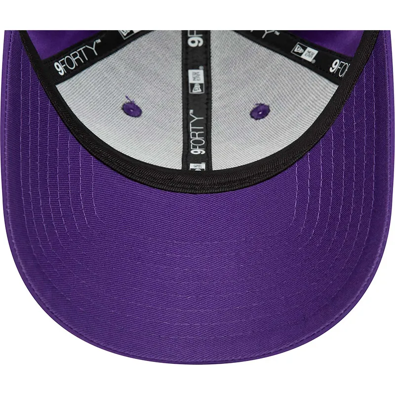 mutzen-gebogen-violett-verstellbares-band-9forty-print-infill-der-los-angeles-lakers-nba-von-new-era
