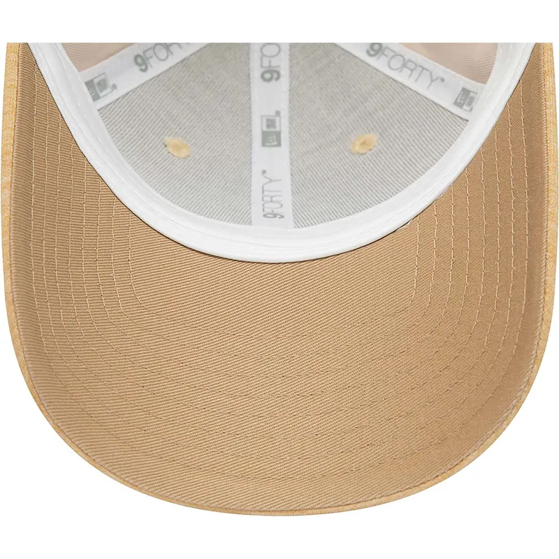 beige-verstellbare-curved-cap-fur-damen-9forty-jersey-der-new-york-yankees-mlb-von-new-era beige-verstellbare-curved-cap-fur-damen-9forty-jersey-der-new-york-yankees-mlb-von-new-era