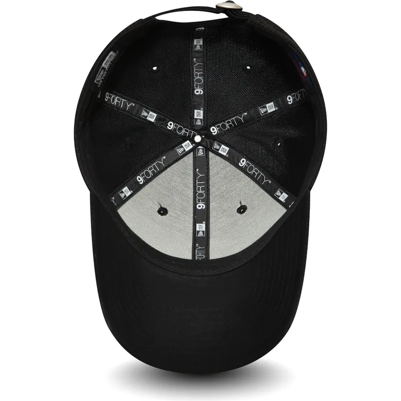 schwarze-verstellbare-curved-cap-mit-schwarzem-logo-9forty-diamond-era-der-new-york-yankees-mlb-von-new-era schwarze-verstellbare-curved-cap-mit-schwarzem-logo-9forty-diamond-era-der-new-york-yankees-mlb-von-new-era