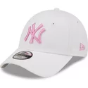 casquette-courbee-blanche-ajustable-avec-logo-rose-pour-enfant-9forty-league-essential-new-york-yankees-mlb-new-era