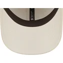 beige-gebogene-verstellbare-9forty-linen-kappe-der-new-york-yankees-mlb-von-new-era