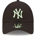 casquette-courbee-noire-ajustable-avec-logo-vert-9forty-league-essential-new-york-yankees-mlb-new-era